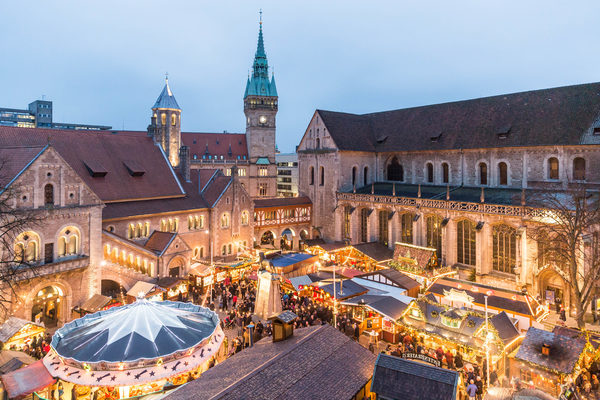 Mehrere hunderttausend Menschen besuchten den diesjährigen Braunschweiger Weihnachtsmarkt, Marktkaufleute und Veranstalter sind zufrieden. (Wird bei Klick vergrößert)