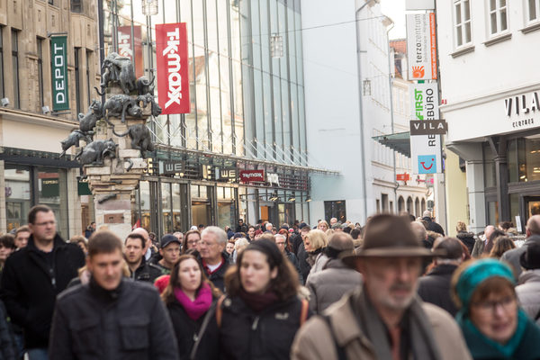 Insgesamt wurden in der Weihnachtszeit rund 4,4 Millionen Besucherbewegungen in der Braunschweiger Innenstadt per Laserfrequenztechnik gemessen. (Wird bei Klick vergrößert)