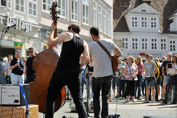 Internationale Musikerinnen und Musiker machen die Braunschweiger Innenstadt beim Straßenfestival Buskers zu ihrer Bühne. (Wird bei Klick vergrößert)