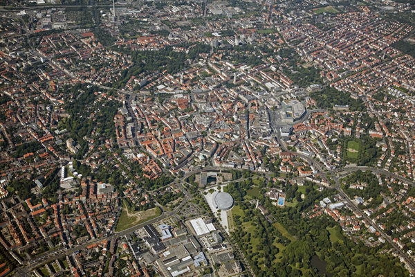 Der Wallring um die Braunschweiger Innenstadt im Luftbild (Wird bei Klick vergrößert)