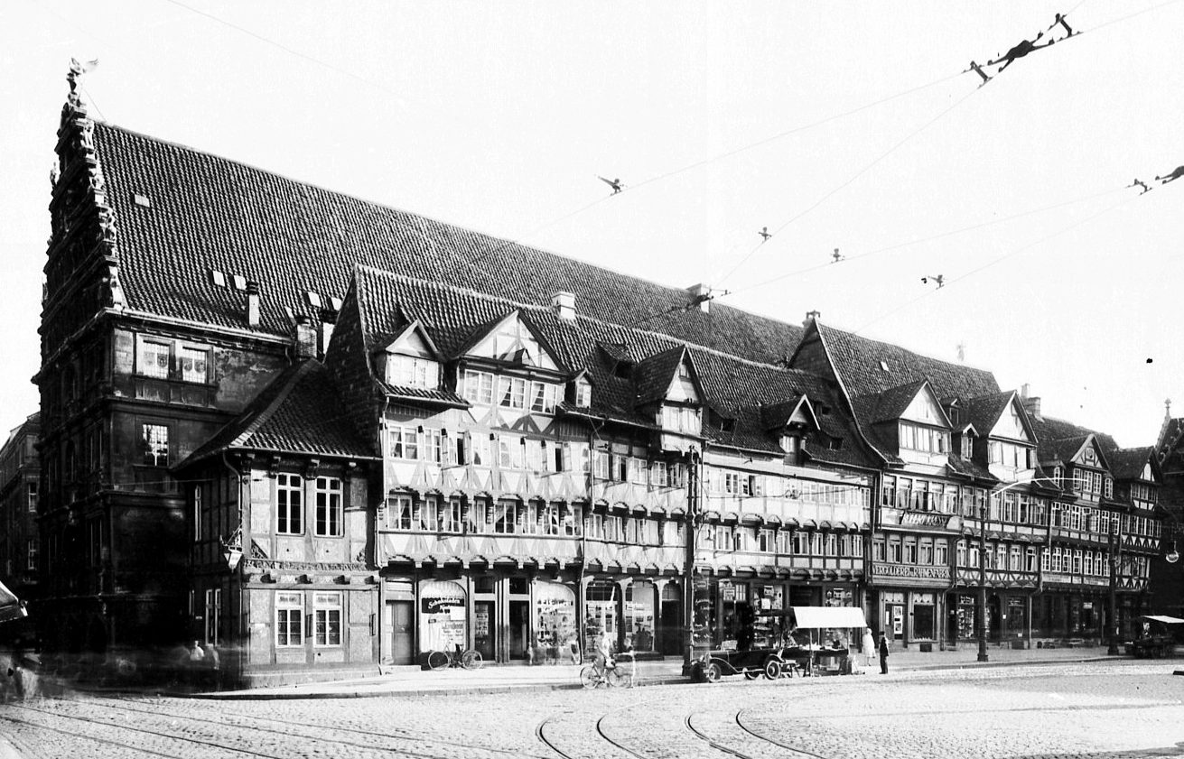 Altstadtmarkt Südseite Fachwerk um 1930 (Wird bei Klick vergrößert)