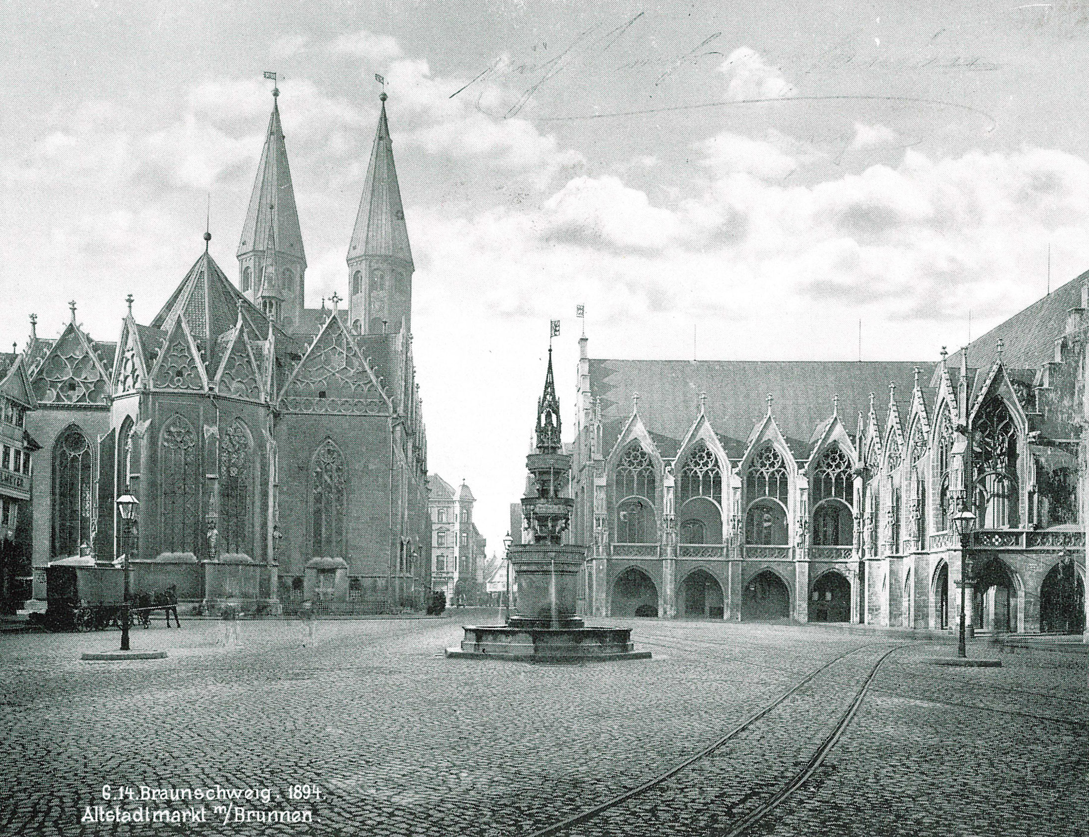Altstadtmarkt  Brunnen 1894 (Wird bei Klick vergrößert)