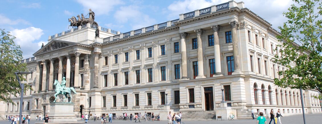 Logo und Gebäude der Stadtbibliothek