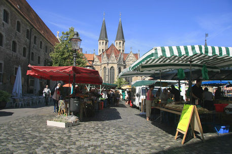 Wochenmarkt auf dem Altstadtmarkt.
