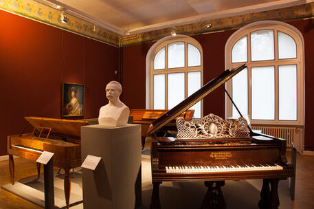 Vom 28. Januar bis 27. April führt die Ausstellung "People and Pianos" durch das Leben zweier Klavierbaupioniere.