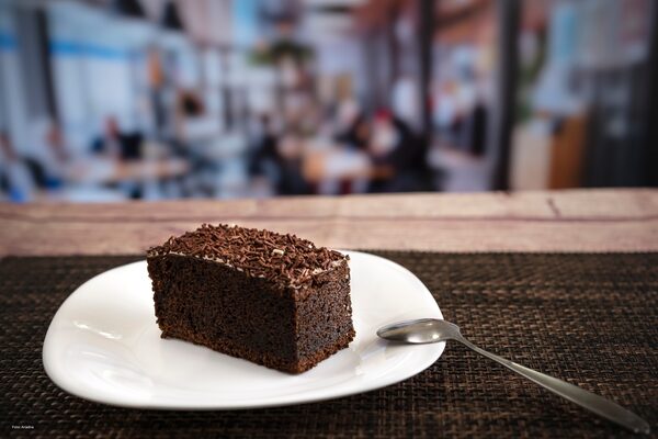 Das Café Lineli bietet saftigen Mumme-Schokokuchen an. (Wird bei Klick vergrößert)