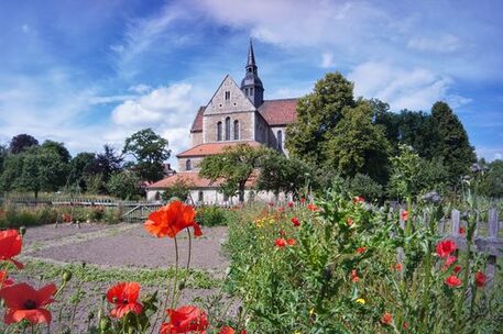 Ansicht der Klosterkirche aus dem Klostergarten