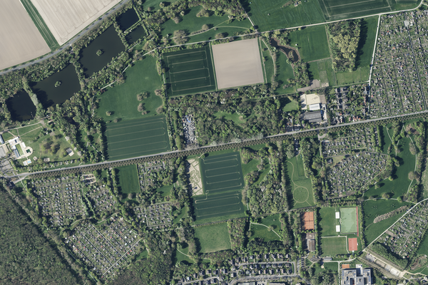 Westpark mit Raffteichen, Bildflugdatum: Mai 2023 (Wird bei Klick vergrößert)