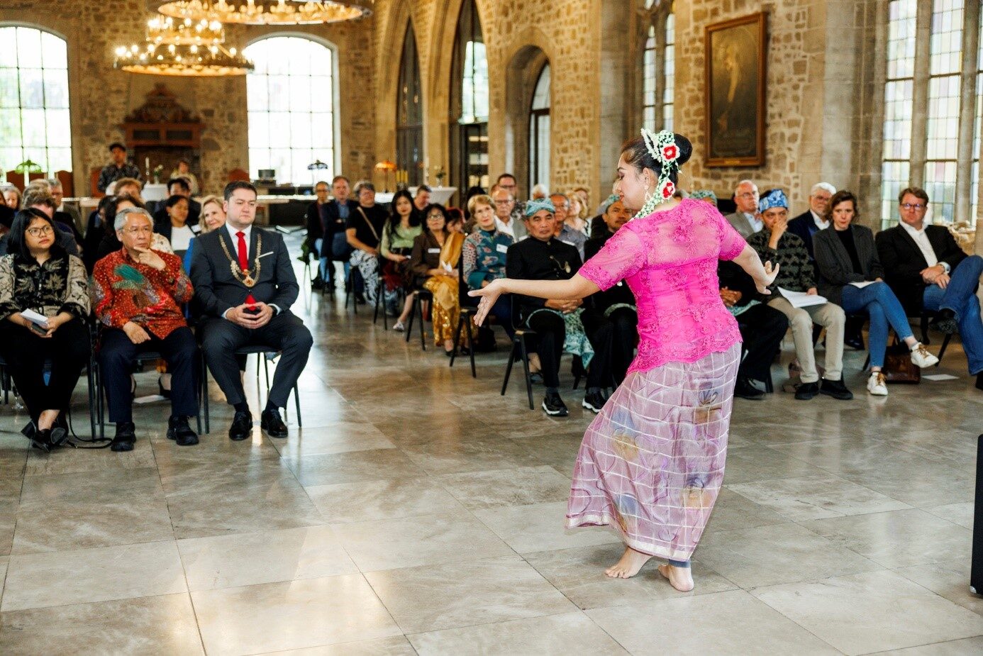 Traditioneller indonesischer Tanz (Wird bei Klick vergrößert)