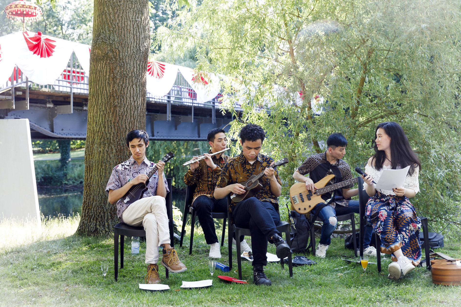 Die Musikgruppe spielt traditionelle indonesische Kroncong-Musik (Wird bei Klick vergrößert)