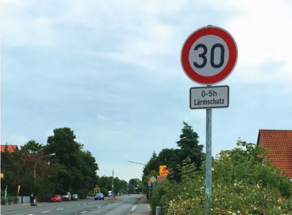 Tempo 30 - Verkehrsschild (Wird bei Klick vergrößert)