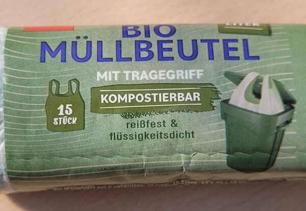 Kompostierbare Kunststoffe gehören keinesfalls in die Biotonne! (Wird bei Klick vergrößert)