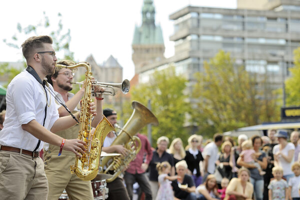 Auch das Buskers bringt vom 20. bis zum 22. Juni Open-Air-Konzerte in die Löwenstadt. (Wird bei Klick vergrößert)