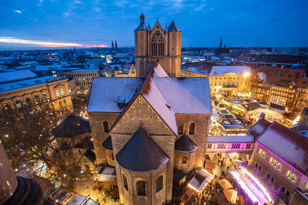 Im Dezember können sich Braunschweigerinnen, Braunschweiger und Gäste auf zahlreiche vorweihnachtliche Veranstaltungen vom Braunschweiger Weihnachtsmarkt bis zum Wintertheater freuen. (Wird bei Klick vergrößert)