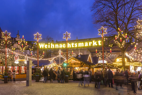 Mit der Eröffnung des Braunschweiger Weihnachtsmarktes beginnt auch ein abwechslungsreiches Kultur- und Unterhaltungsprogramm für Groß und Klein auf dem Weihnachtsmarkt und in der Innenstadt. (Wird bei Klick vergrößert)