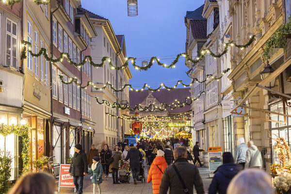 Viele Besucherinnen und Besucher waren während der Weihnachtszeit 2024 in der Braunschweiger Innenstadt unterwegs. (Wird bei Klick vergrößert)