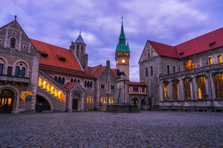 Historische Plätze und unterhaltsame Geschichten gibt es bei den Stadtführungen in Braunschweig.