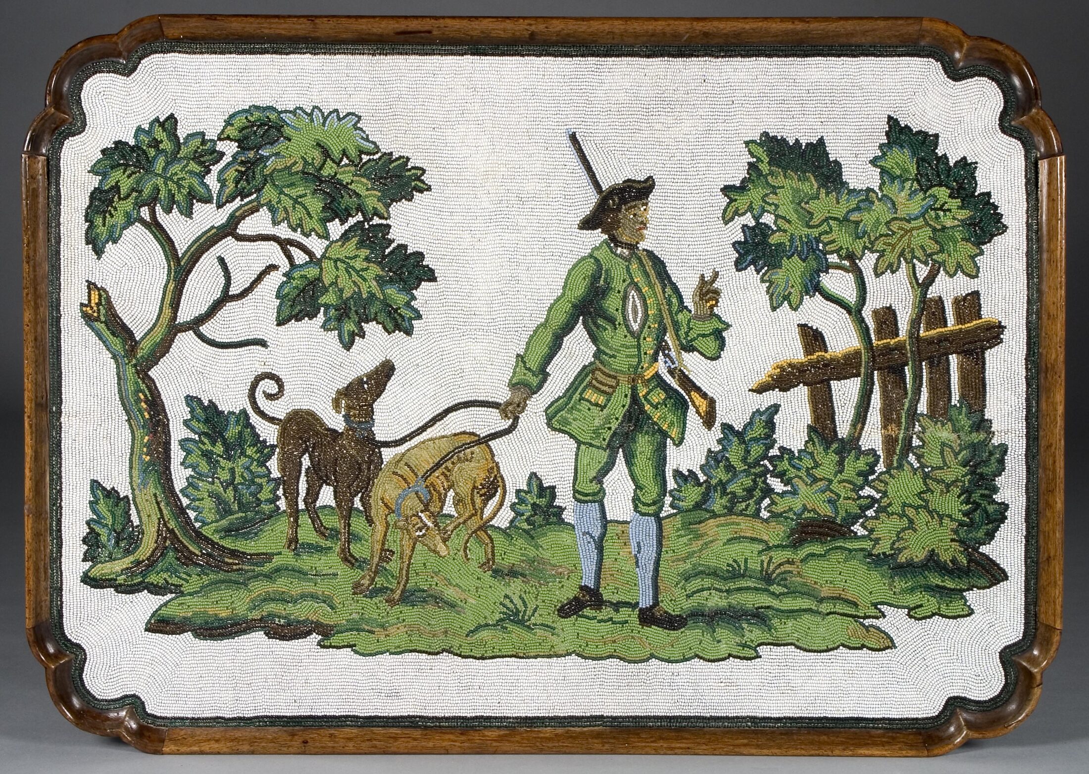 Manufaktur van Selow, Tischplatte mit Jäger-Motiv, um 1760, Glasperlen auf Holz (Wird bei Klick vergrößert)