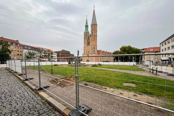 Das Bild zeigt den abgesperrten Hagenmarkt. (Wird bei Klick vergrößert)