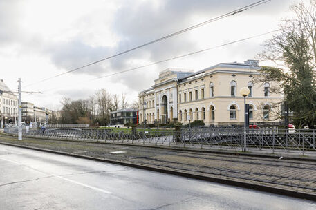 Das Bild zeigt die Oker am Friedrich-Wilhelm-Platz.