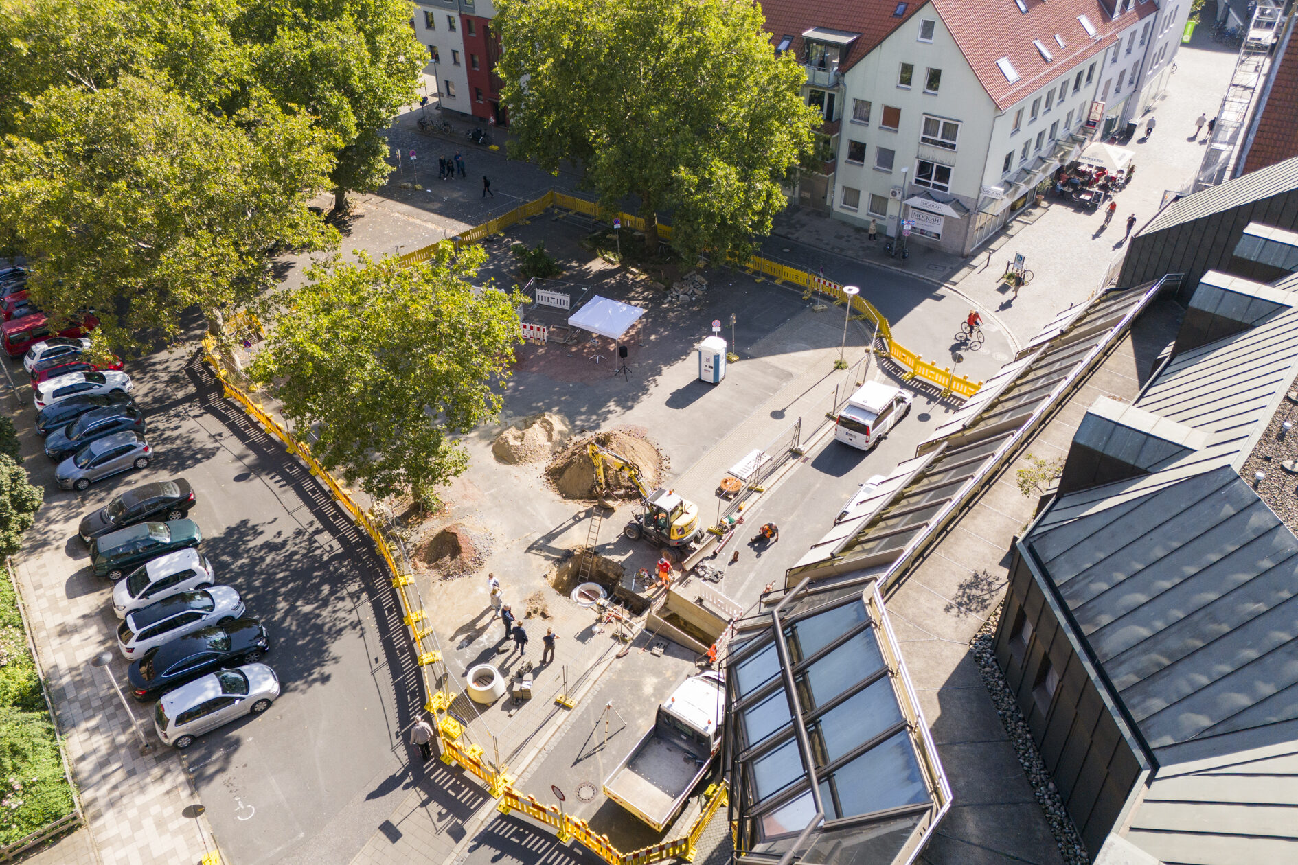 Das Bild zeigt den Parkplatz. (Wird bei Klick vergrößert)