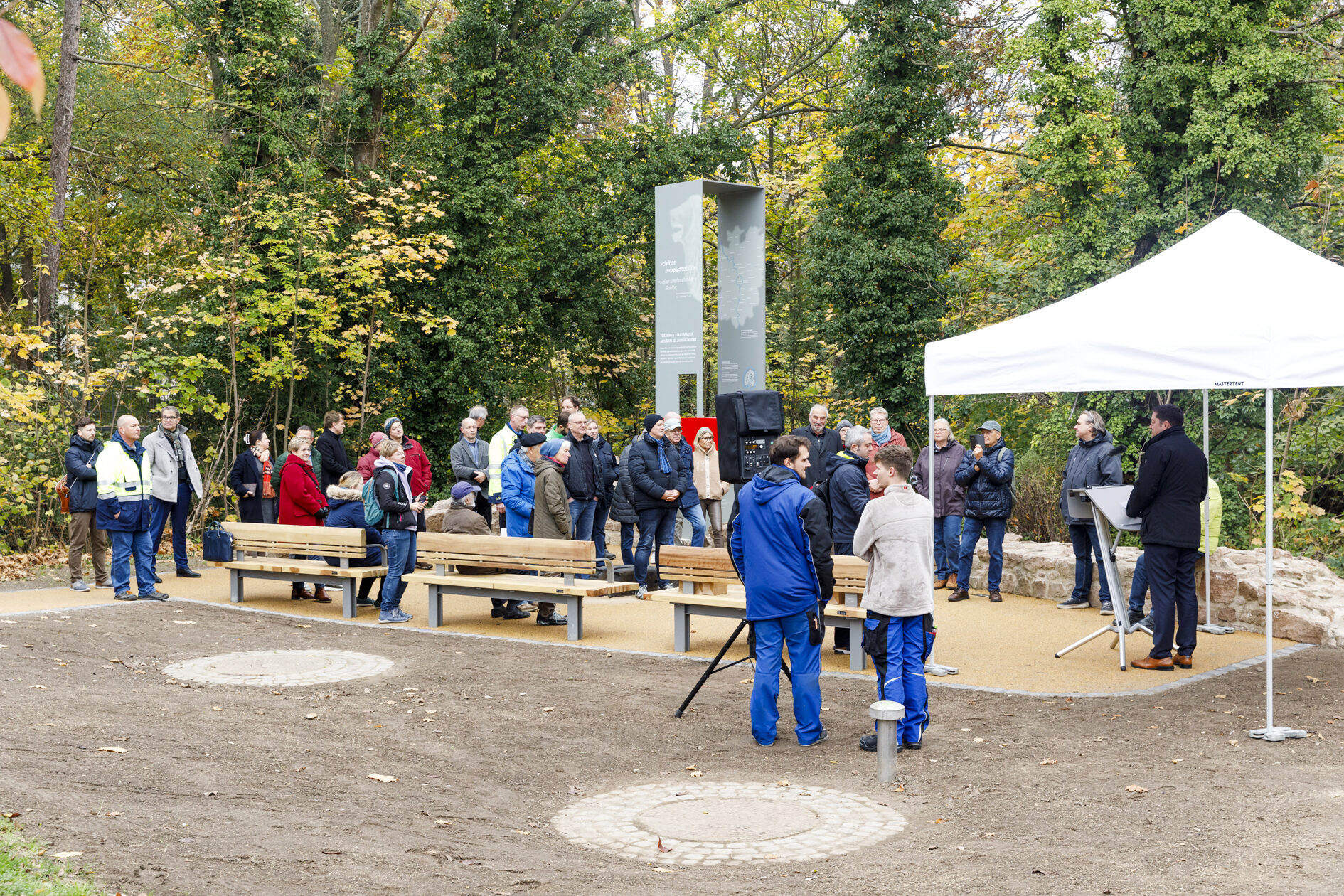 Einweihung Stadtmauer (Wird bei Klick vergrößert)