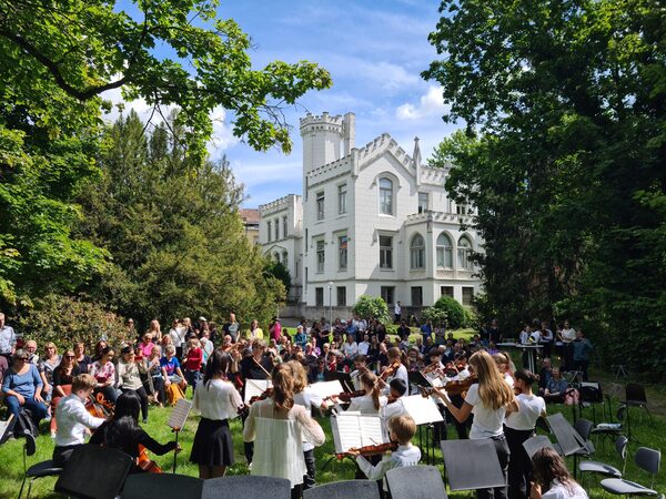 Gartenkonzert (Wird bei Klick vergrößert)