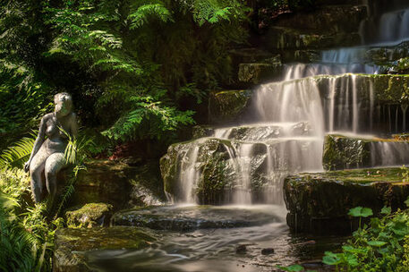 Wasserfall im Botanischen Garten