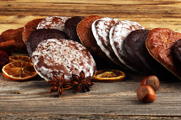 Typical German Gingerbreads such as Lebkuchen and Aachener Printen (Wird bei Klick vergrößert)