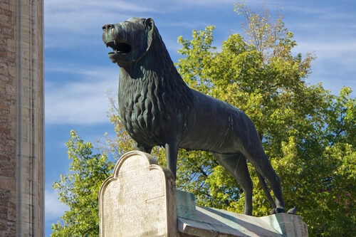 Burglöwe auf dem Burgplatz