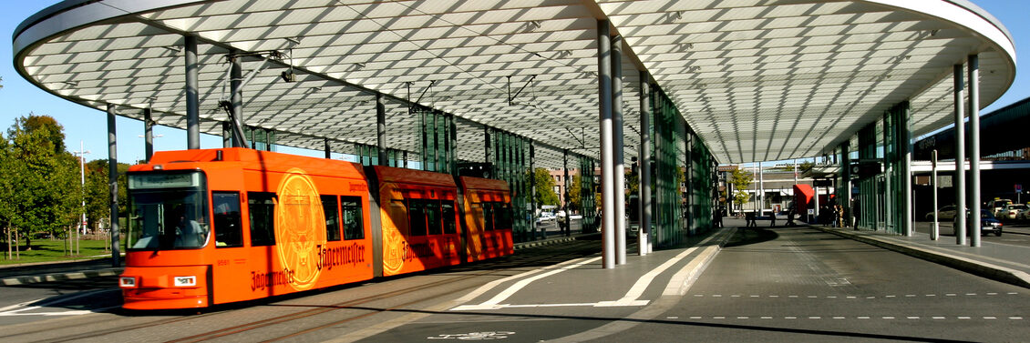 Straßenbahn- und Busterminal am Hauptbahnhof