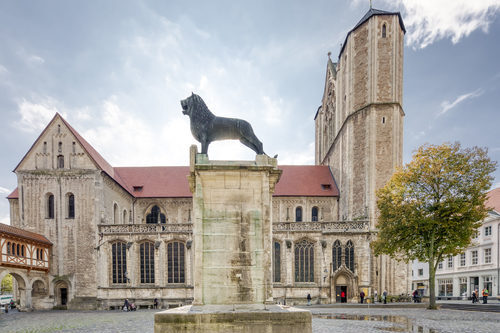 Burglöwe auf dem Burgplatz