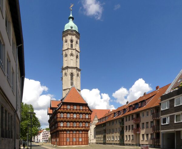 Blick von Süden auf Alte Waage und St. Andreas (Wird bei Klick vergrößert)