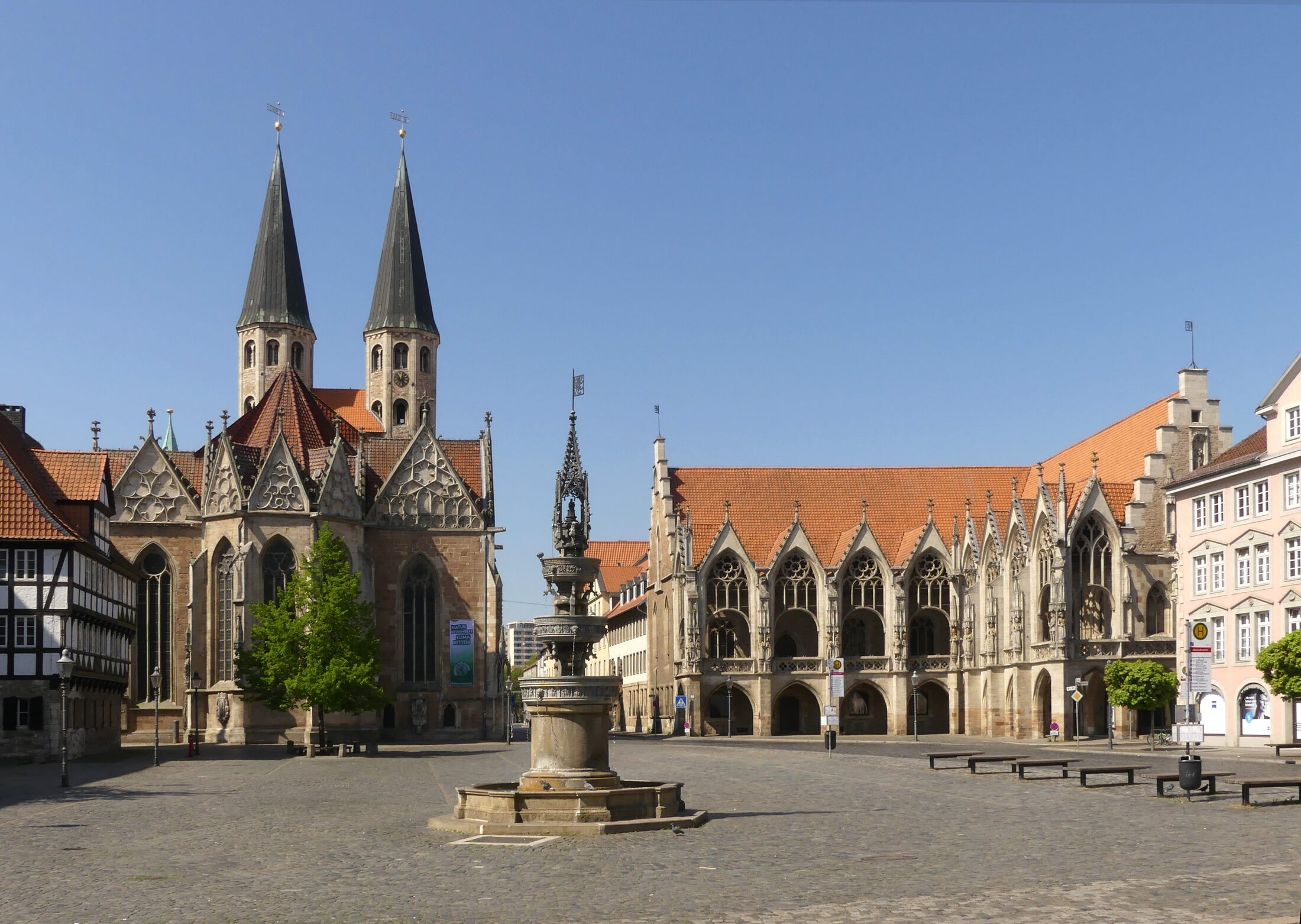 Altstadtmarkt-St. Martini-Altstadtrathaus 2020 (Wird bei Klick vergrößert)