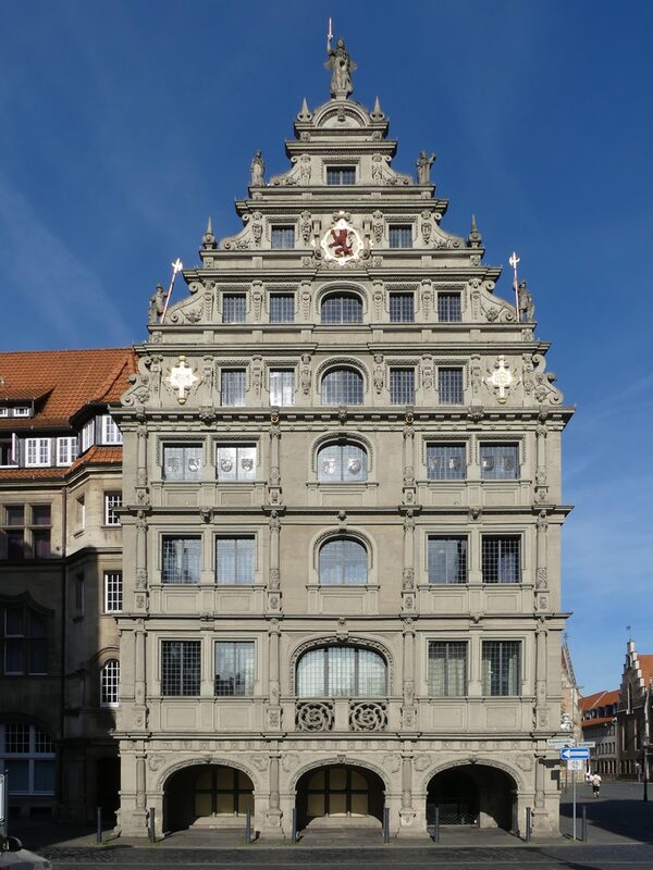 Gewandhaus Ostfassade (Wird bei Klick vergrößert)